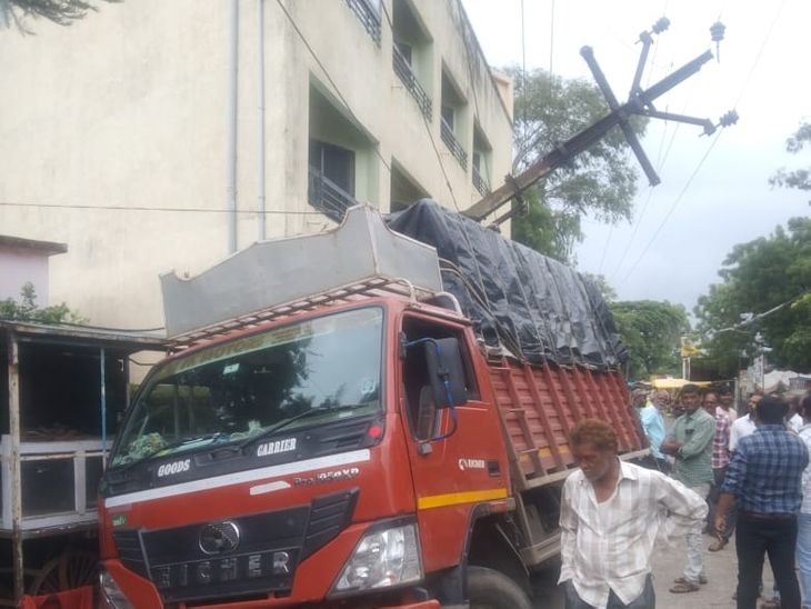 hit an electric pole; Ward three's electricity shut down due to pole ...