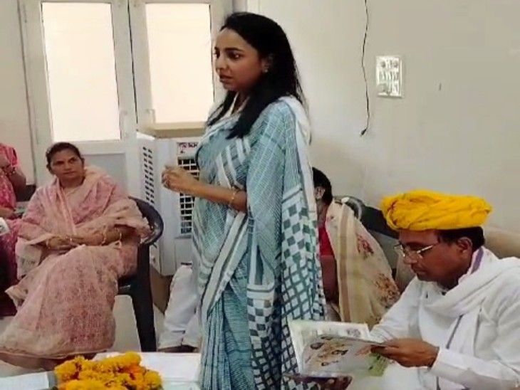 District Congress in-charge Vibha Mathur in Dausa took applications ...