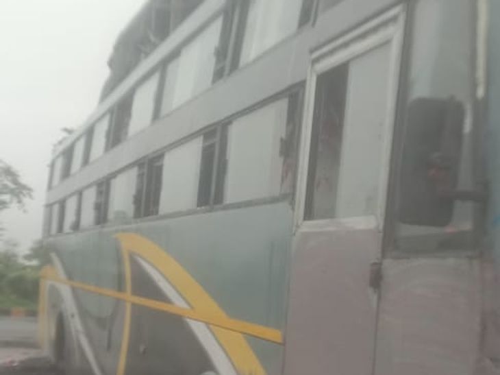 Dead body of passenger found in luxury bus in Kushinagar | कुशीनगर में ...
