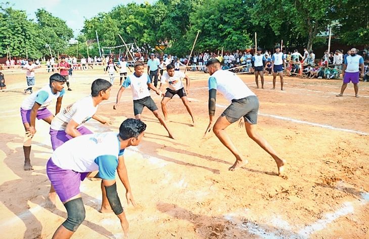 Rajiv Gandhi Rural Olympic Games concluded, guests felicitated the winners