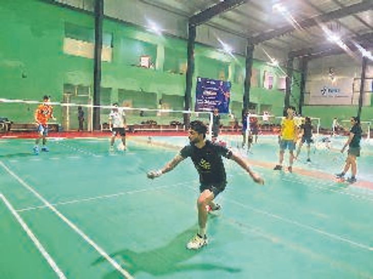 Badminton Dhruv in Main and Vanshika champion in Viman बैडमिंटन मेन
