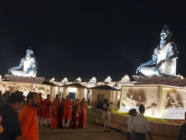 The idols of the Sapta Rishis were unveiled with chanting | मंत्रोच्चार ...