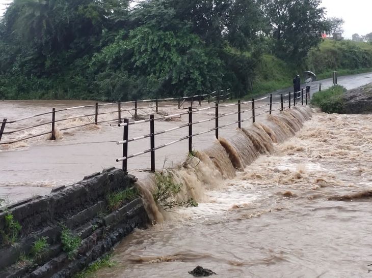 Red alert of rain in Betul. Three and a half inches of water fell by