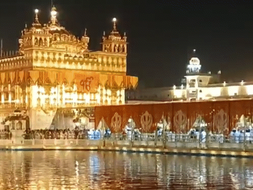 Sri Guru Granth Sahib Prakash Parv; Flower Decoration Golden Temple ...