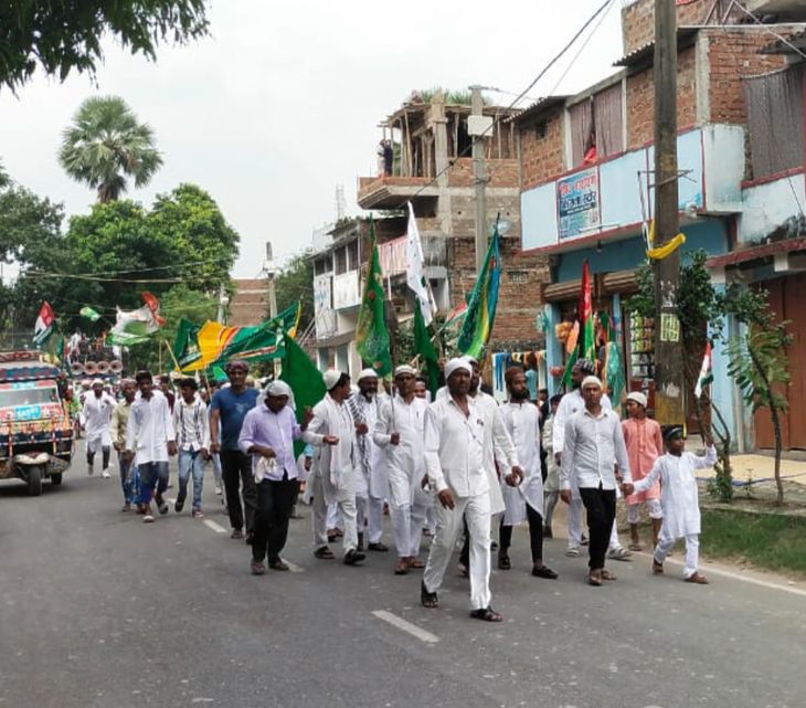 People of Muslim community took out a procession and gave the message ...