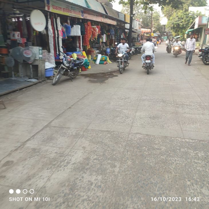 Shopkeepers converted roads into shops, roads became narrow, people ...