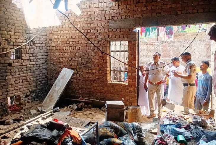 Gas cylinder exploded, roof of the room blown off due to blast ...