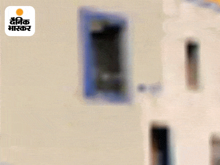 Madhya Pradesh Pradesh News Headlines; Congress Candidate List Hoshangabad Constable Viral Video | MP इवनिंग बुलेटिन: नरोत्तम बोले-हेमा मालिनी तक नचवा दी; मुंह से सांस देकर सांप को बचाया, कांग्रेस ने 4 प्रत्याशी बदले;VIDEO में 10 बड़ी खबरें - Madhya Pradesh News | Dainik Bhaskar