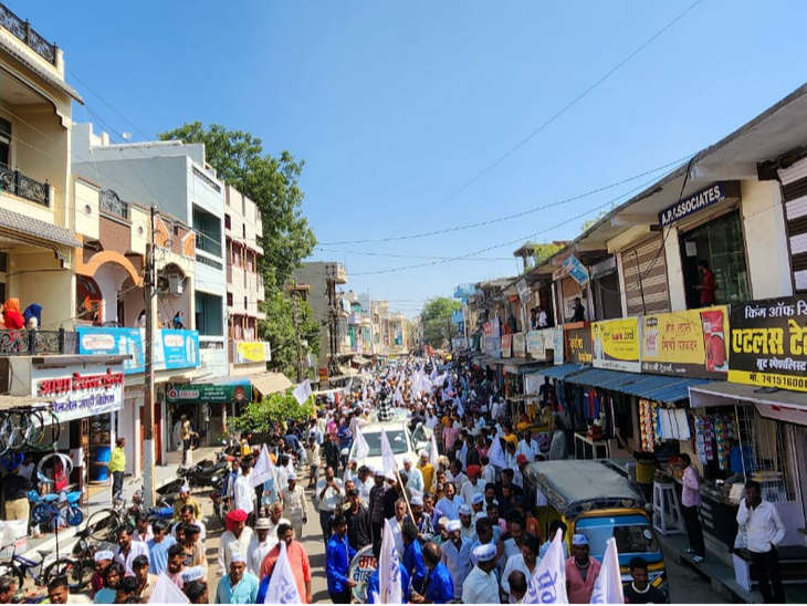 Gudu filed his nomination papers | गुडू ने नामांकन पत्र दाखिल किया ...