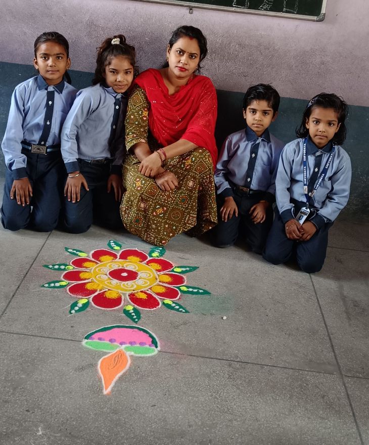 Children displayed their art in Rangoli and Art and Craft. | रंगोली और ...