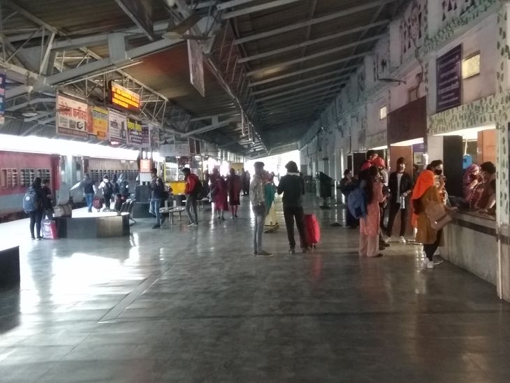 Hasdev was late by 6.15 hours so passengers could not celebrate Diwali ...