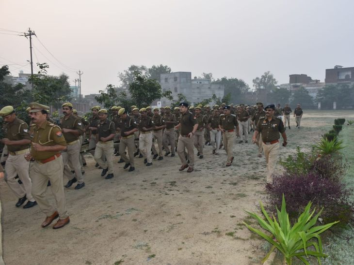 SSP Etah conducted antiriot drill एसएसपी एटा ने करवाई दंगा रोधी