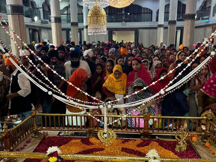 Organized on the Prakash Parv of Guru Nanak Dev in Indore इंदौर में गुरुनानक देव के प्रकाश