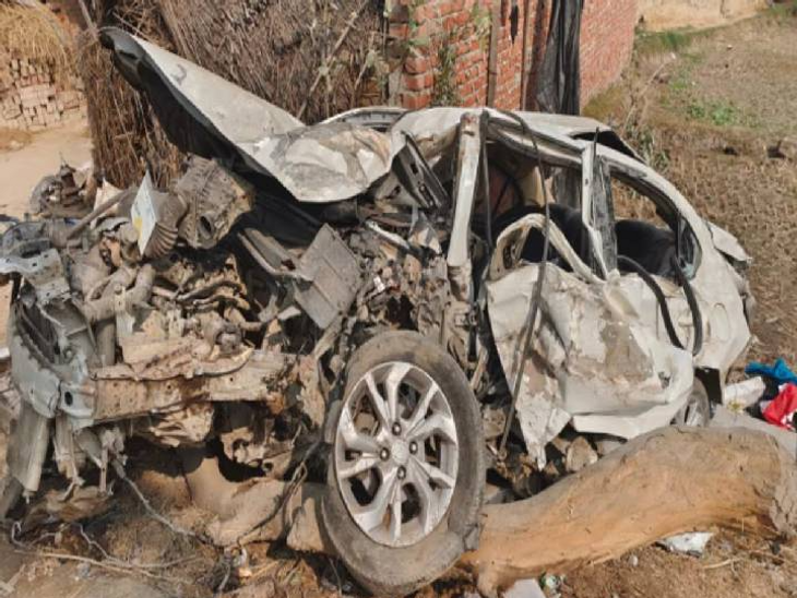 Uncontrolled car hits electric pole in Ayodhya | अयोध्या में एक्सीडेंट ...