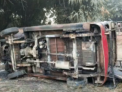 School bus driver raped two girls In Begusarai | बेगूसराय में स्कूल वैन में 2 बच्चियों से रेप: नर्सरी में पढ़ती हैं दोनों, कहा- ड्राइवर अंकल ने गलत काम किया, वीडियो भी बनाया - Begusarai News | Dainik Bhaskar