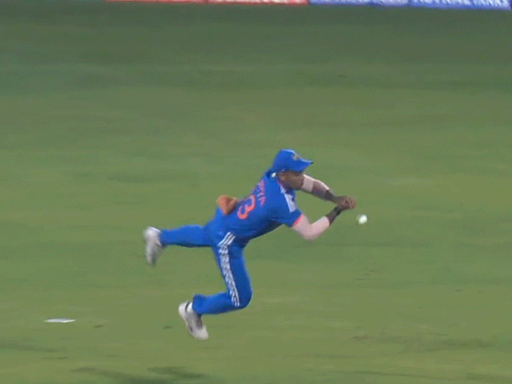 किशन की अपील पर अंपायर ने नो बॉल दी: सूर्या ने वेड का कैच छोड़ा, बाउंड्री से गायकवाड़-मैक्सवेल का शतक;  क्षणों