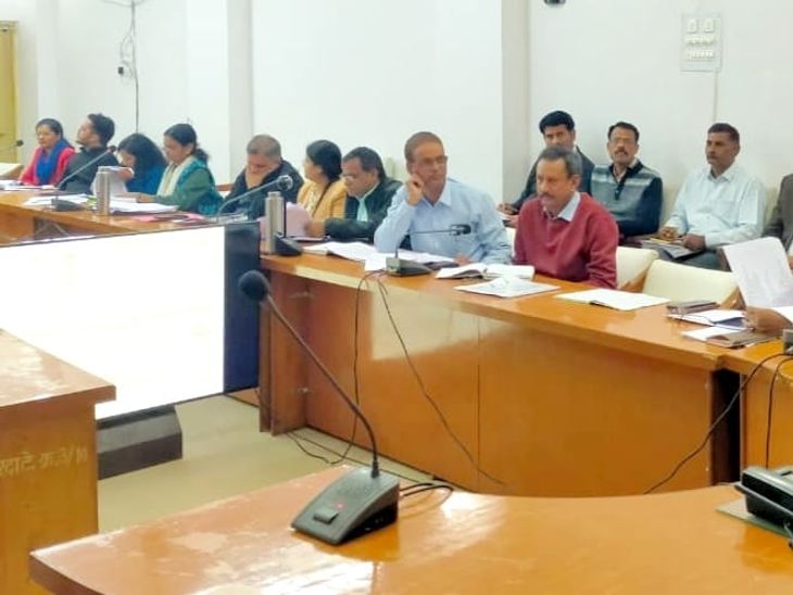 Additional Collector took meeting of revenue officers