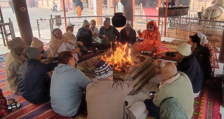 Religious work: Havan performed with Vedic chanting in Jogiwala Shiva ...