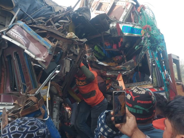 Horrific road accident in Mohanlalganj area of Lucknow