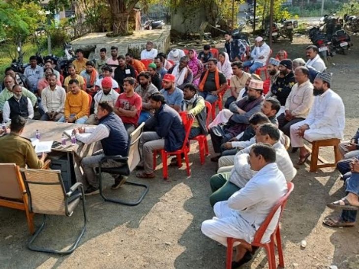 All society meeting in Chhapara police station | छपारा थाने में सर्व ...
