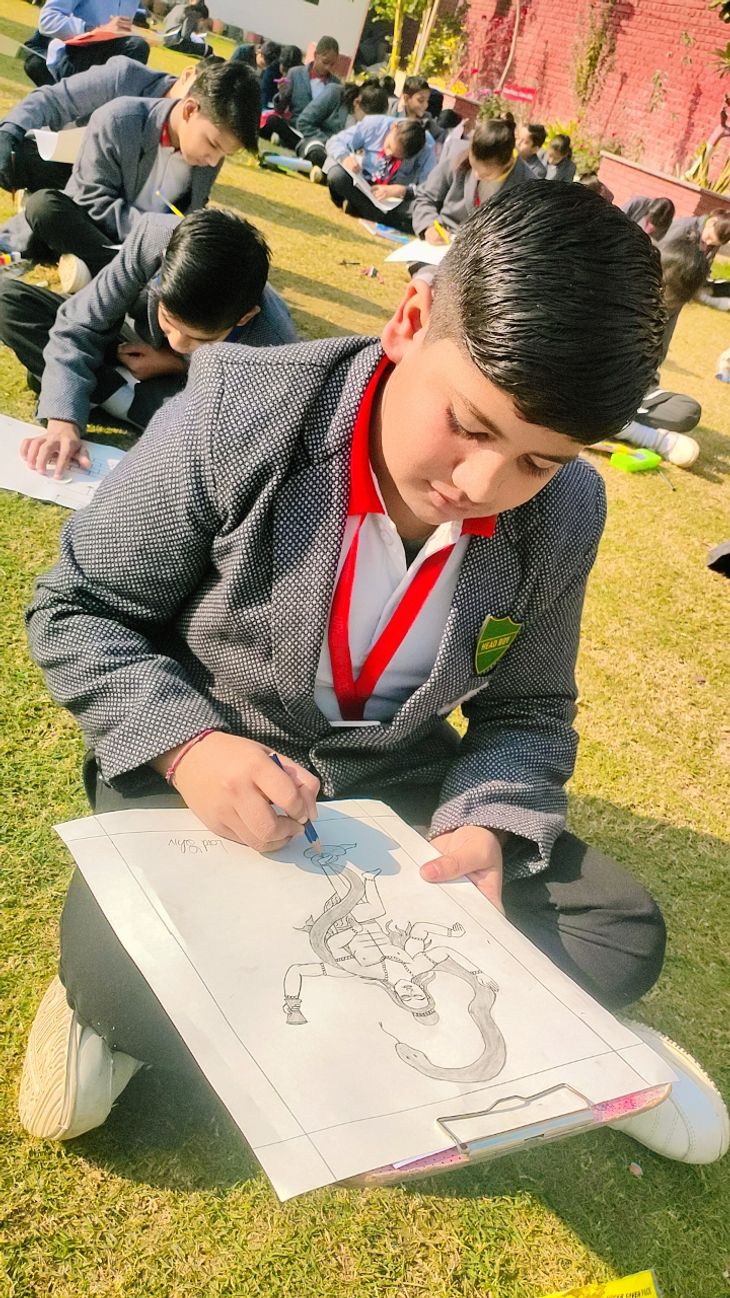 Students showcased their skills in painting competition | पेंटिंग ...