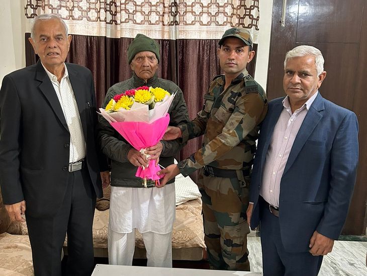 Army honored retired soldier Mukhtar Singh रिटायर्ड जवान मुख्तार सिंह
