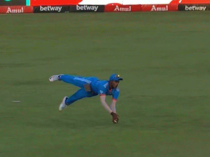 पहला शतक लगाने के बाद सैमसन ने दिखाया बाइसेप्स: सुदर्शन ने उड़ता हुआ कैच लिया, महाराज ने तिलक को आउट कर सबको चुप करा दिया;  सर्वश्रेष्ठ क्षण