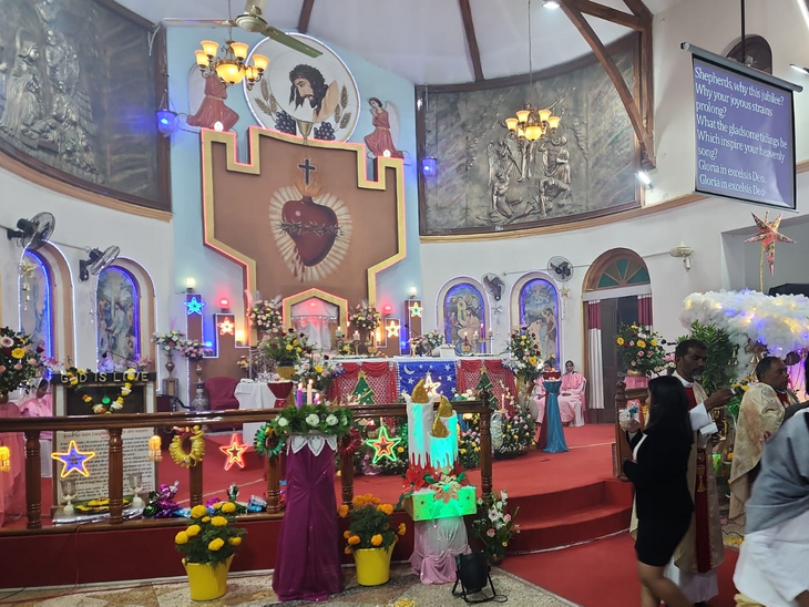 Lord Jesus was born at midnight आधी रात हुआ प्रभु यीशु का जन्म शहर