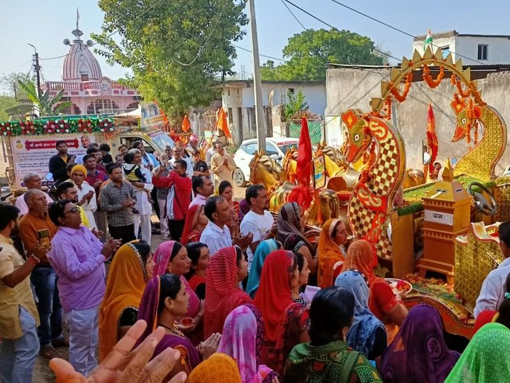 Maa Ambe Gyan Rath Yatra: Kalash made from the soil of Tulsi beds of 64 ...