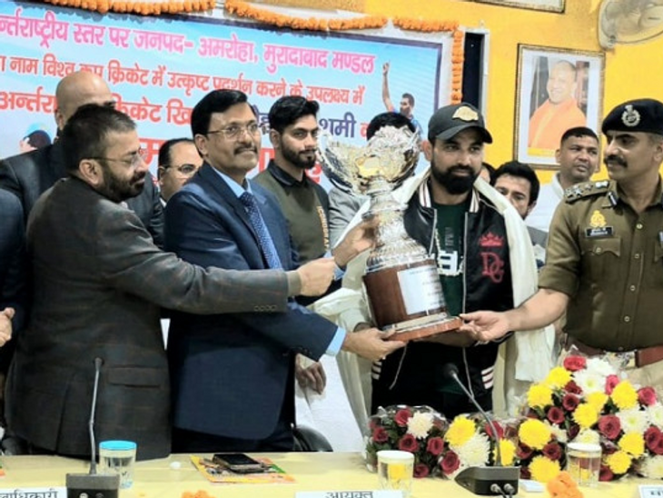 Police-administrative officials welcomed cricketer Shami