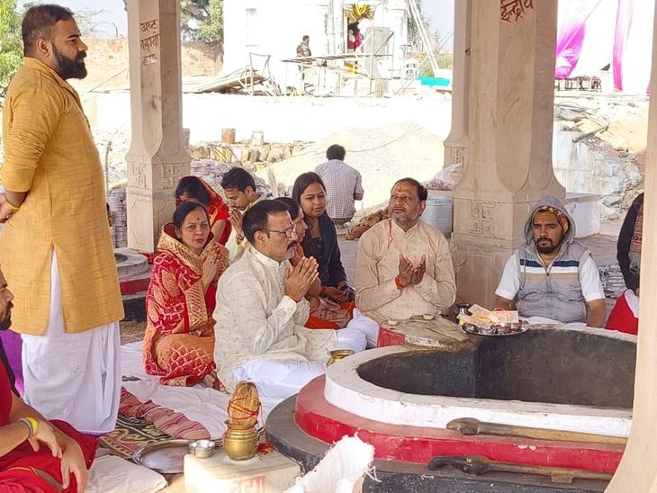 Bhakti evening held in Bad Mata temple | बड़ माता मंदिर में हुई भक्ति ...