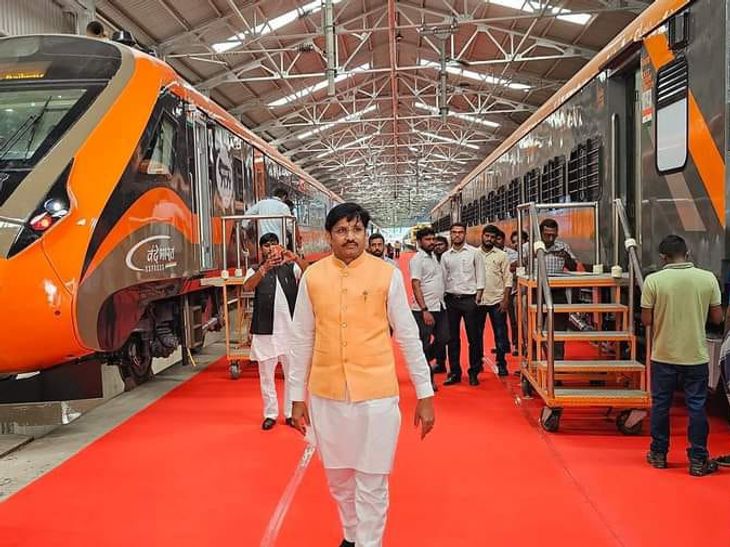 Barwani - Rajya Sabha MP Dr. Sumer Singh Solanki visited the Integral ...