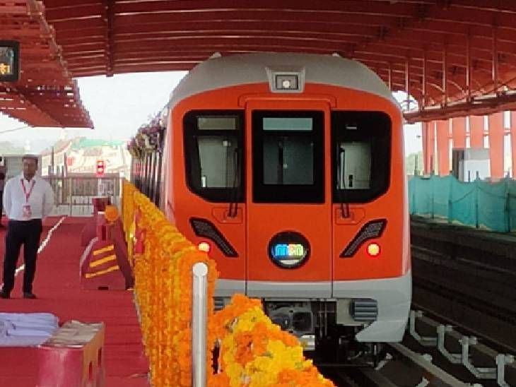 Second metro coach reaches Indore, will come to Bhopal in January