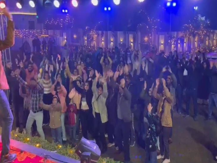 न्यू ईयर पर जंगल में बने होटलों में रही रौनक: रात 12 बजते ही नए साल का किया वेलकम, फोटो और वीडियो में देखें सेलिब्रेशन