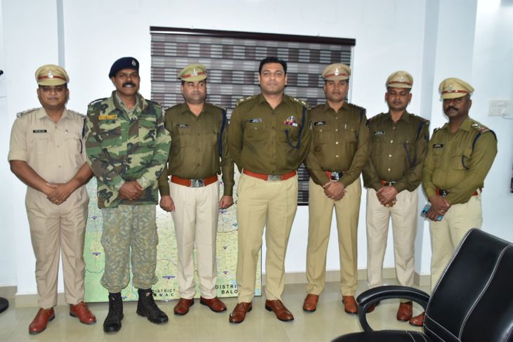 Four sub-inspectors promoted | चार उप निरीक्षक हुए पदोन्न्त ...