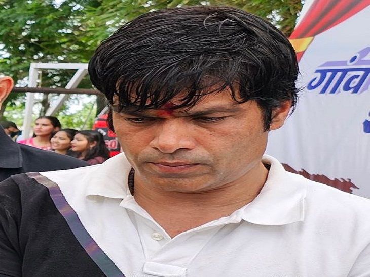 Builder beats old farmer badly, Case registered against accused Manoj ...