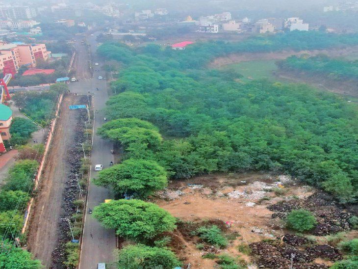Excavation debris of ShahpuraKolar four lane thrown into river