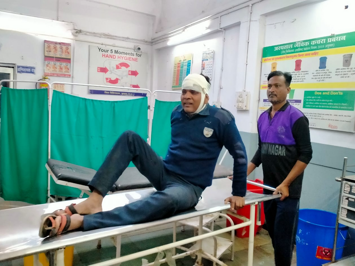 Collector helped the injured security guard | कलेक्टर ने की घायल ...