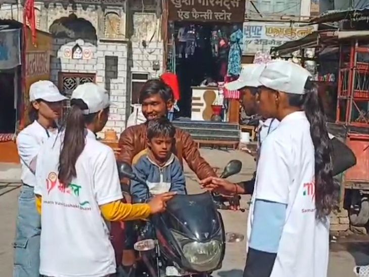College students monitored road safety. Serving as an assistant to the