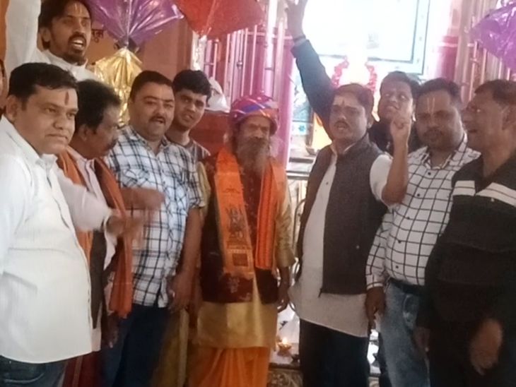 The saints of Alirajpur attend the dedication ceremony of Ramlala’s