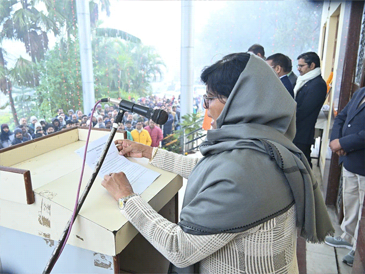 VC hoisted the tricolor on Republic Day in Purvanchal University पूर्वांचल विश्वविद्यालय में