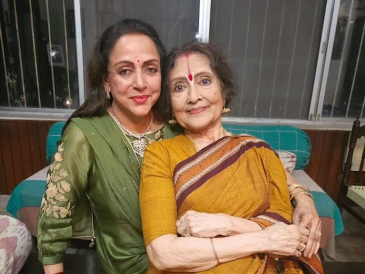 Hema Malini reached Vyjayanti Mala’s home to congratulate her | बधाई देने वैजयंती माला के घर पहुंचीं हेमा मालिनी: राजामौली और जूनियर NTR ने भी चिरंजीवी को पद्म विभूषण के लिए चुने जाने पर दी शुभकामनाएं