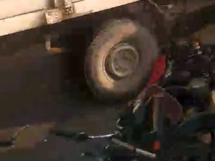 Speeding truck hits bike riders, two youths die on the spot