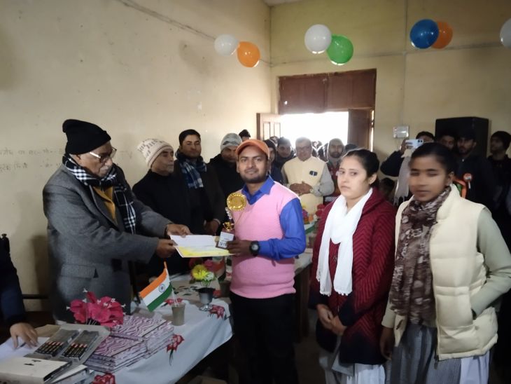 Essay, general knowledge and rangoli competition organized in Etawah ...