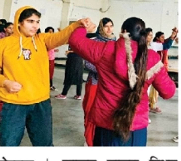 Teach self defense skills to girl students in Lakhan Majra | लाखन माजरा ...