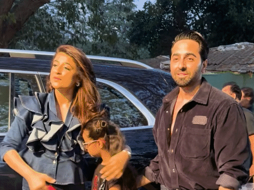 Shilpa Shetty arrives to inaugurate the shop, Siddharth Malhotra seen on the airport, capturing of Sanjay Dutt’s movie ‘The Virgin Tree’ begins | सेलेब्स स्पॉटेड: करण जौहर ने दी बच्चों की बर्थडे पार्टी, बेटे अबराम के साथ पहुंचीं गौरी खान, आयुष्मान खुराना भी पत्नी-बेटी के साथ पहुंचे Shilpa Shetty arrives to inaugurate the shop, Siddharth Malhotra seen on the airport, capturing of Sanjay Dutt’s movie ‘The Virgin Tree’ begins | सेलेब्स स्पॉटेड: करण जौहर ने दी बच्चों की बर्थडे पार्टी, बेटे अबराम के साथ पहुंचीं गौरी खान, आयुष्मान खुराना भी पत्नी-बेटी के साथ पहुंचे