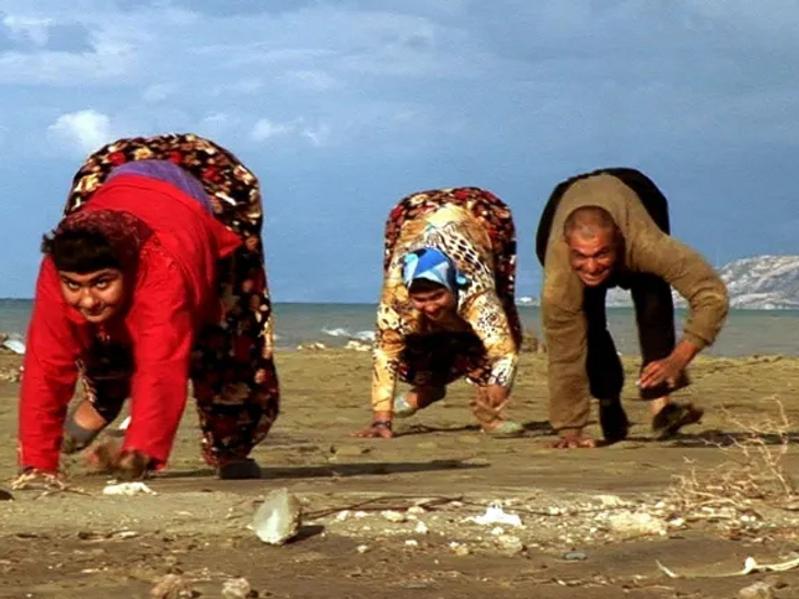 Turkey Family Walking Hand In Hand And Feet; Scientists Study | Human ...