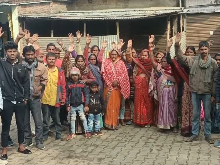 Liquor shop in the middle settlement of Churk Nagar Panchayat | चुर्क ...