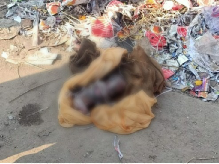 Newborn baby wrapped in newspaper and thrown in the garbage अखबार में