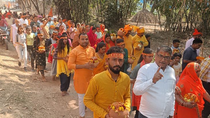 A huge procession was taken out for the consecration of life in Balihar ...